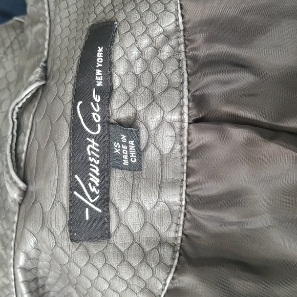 Kenneth Cole Faux Leather. Size XS. Grey. Lined. Zip Up with Zipper Pockets. - Picture 9 of 10